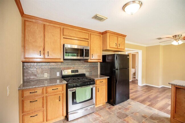 Building Photo - 2569 Cliff Dr