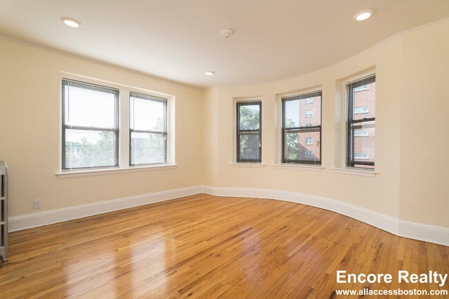 Building Photo - 123 Highland Ave