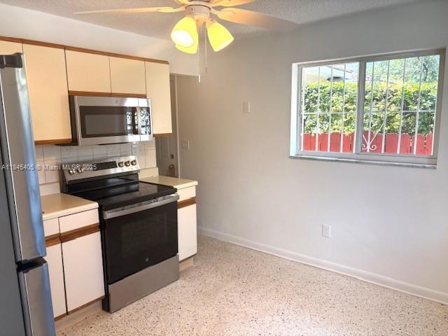 Building Photo - 2837 SW 33rd Ave