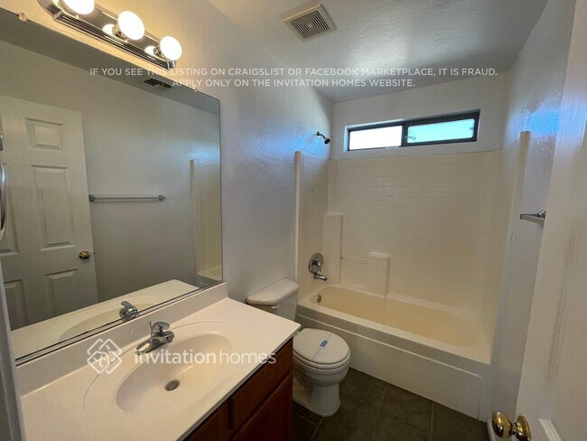 Building Photo - 13842 W Keim Dr