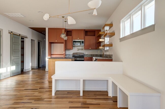 Building Photo - Unique home in OKC