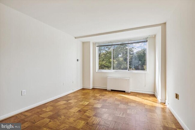 Building Photo - 10401 Grosvenor Pl