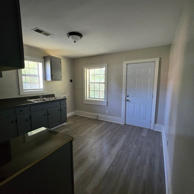 Building Photo - 858 Alaska St