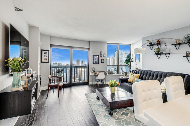 Building Photo - 400 N La Salle Dr