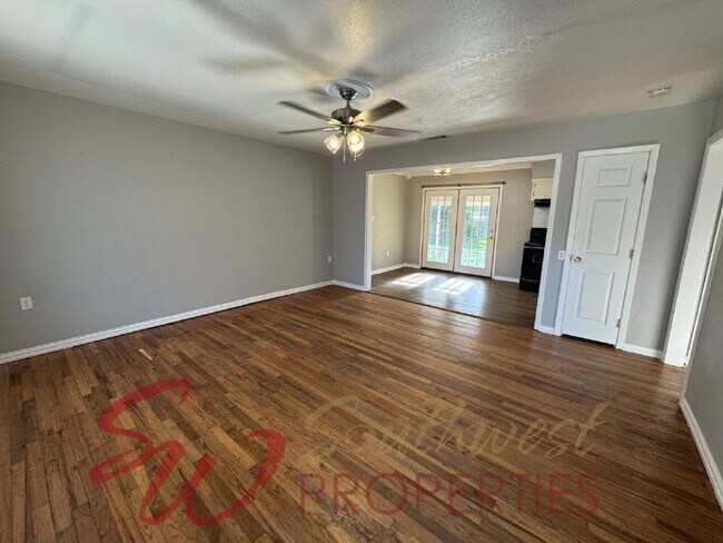 Building Photo - 3 bedroom 1 bath in excellent location!