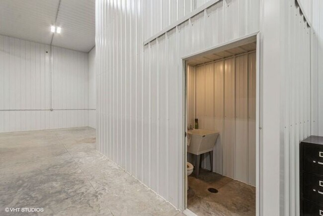 Building Photo - $2,000 | Large Commercial Warehouse Bay For Lease | Available November 1st, 2026