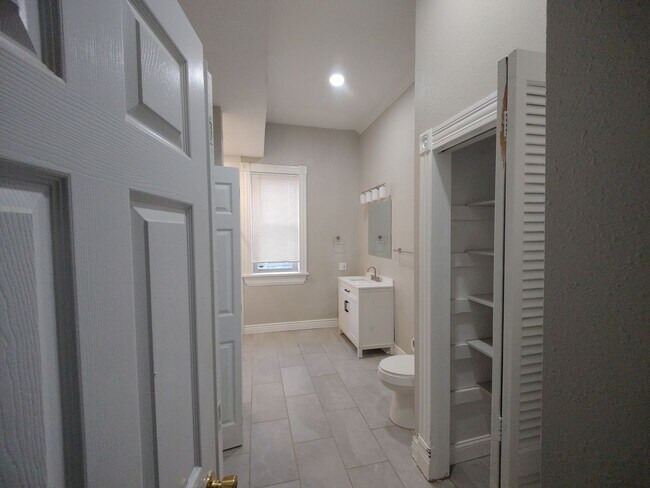 Building Photo - 2220 S 9th St