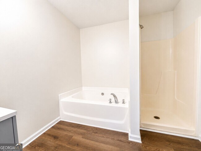 Building Photo - 1104 Driftwood Ct