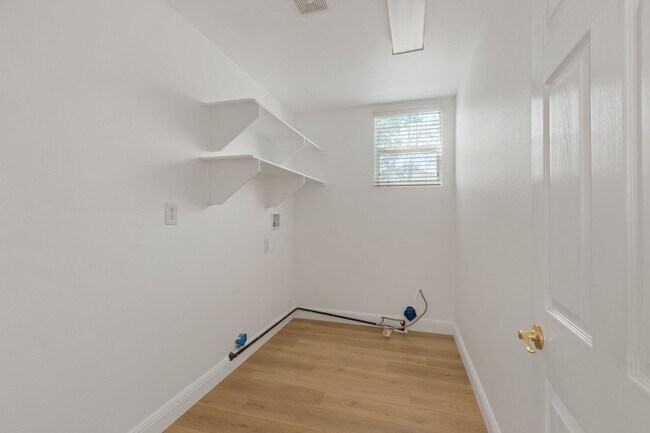 Building Photo - 26523 Starling Ct