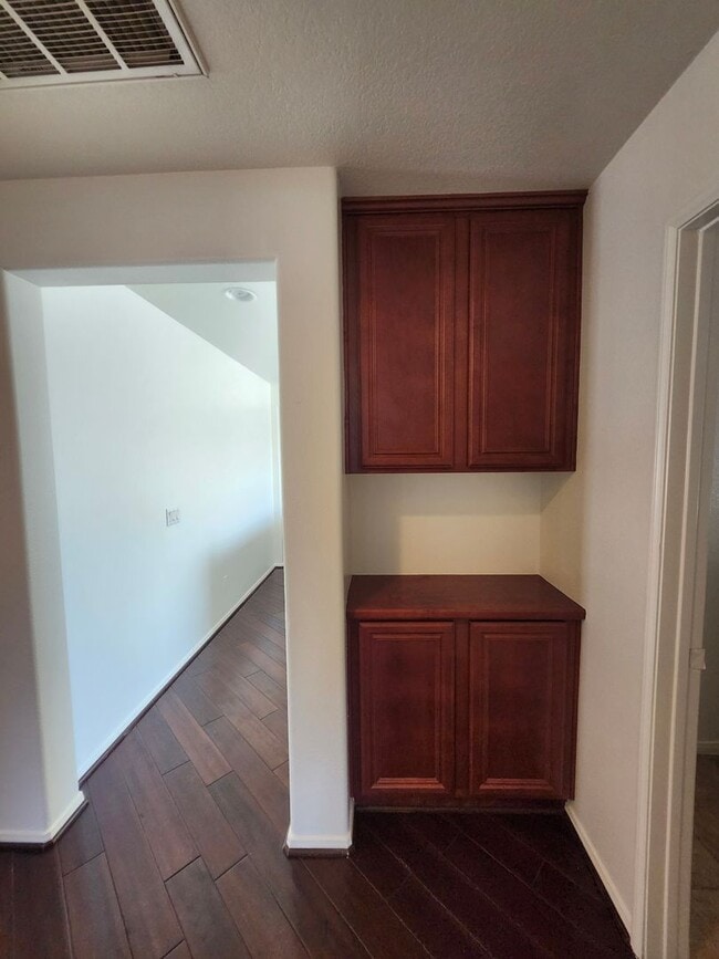 Building Photo - Chino 4 bedroom Beauty