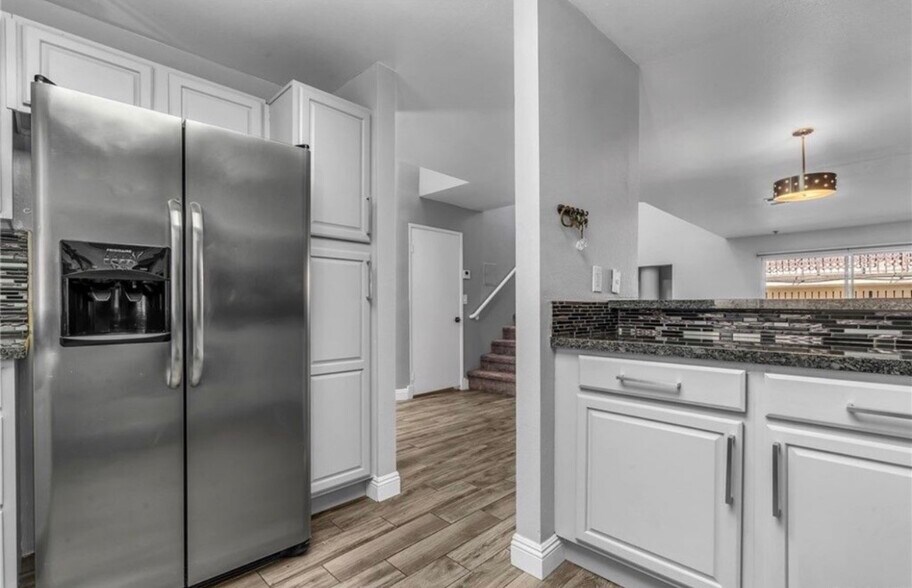 Building Photo - 6036 Hazelhurst Pl