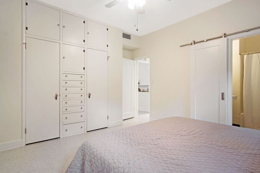 Building Photo - 1647 Lake Ella Dr