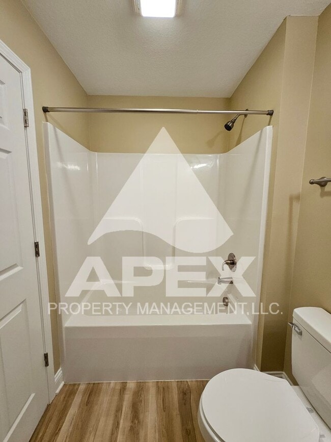 Building Photo - AVALON TOWNHOMES – LIKE NEW - 2 Bd/2.5 Ba Townhome off Topside Road with convenient access to Mar...