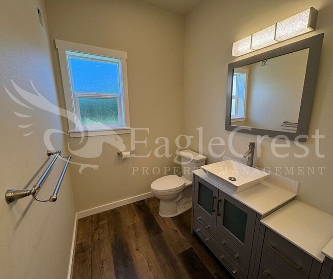 Building Photo - Three Bedroom, Two Bathroom Home in Eastgate