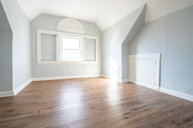 Building Photo - 540 Laurel Ave