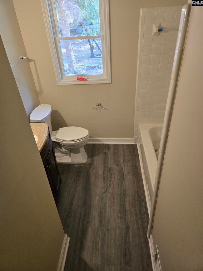 Building Photo - 42 Raintree Ct