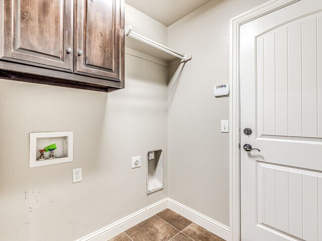 Building Photo - Charming home in Deer Creek Schools + Lone...
