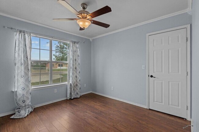 Building Photo - 1708 English Dr