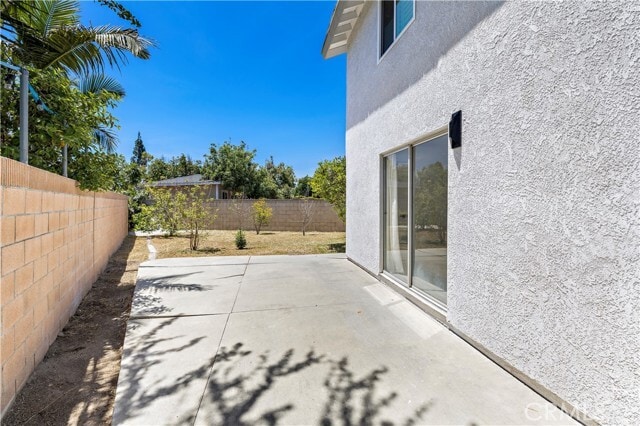 Building Photo - 822 E Borchard Ave