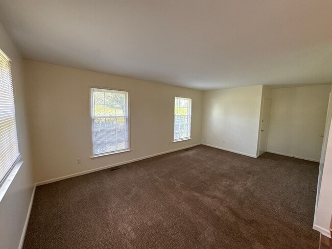 Building Photo - Quiet 2BR Duplex Living Near Old Hickory Lake