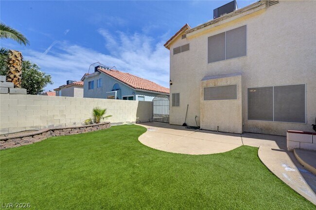 Building Photo - 8752 Raindrop Canyon Ave