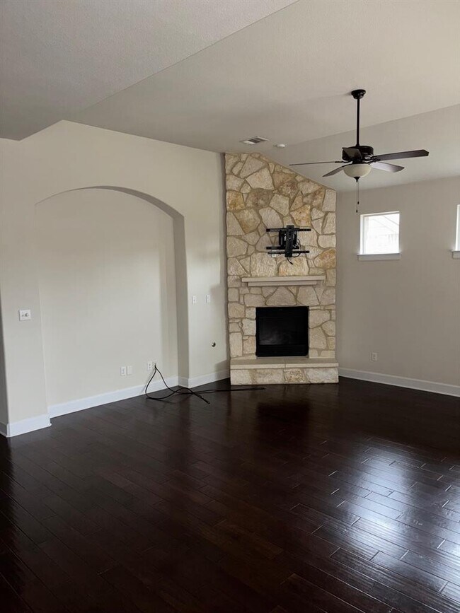 Building Photo - 509 Fair Oaks Dr