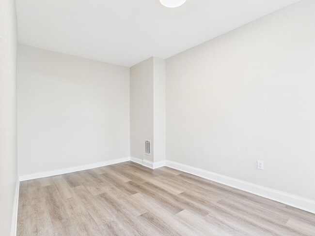 Building Photo - Spacious 4 Bedroom Single Family on Susquehanna St with Off Street Parking