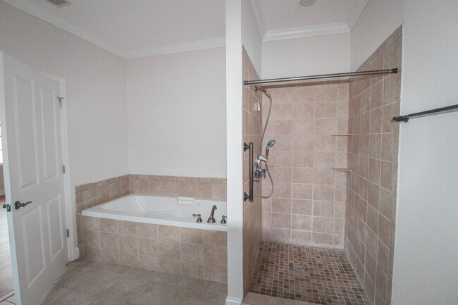 Building Photo - 12 Grove Cir