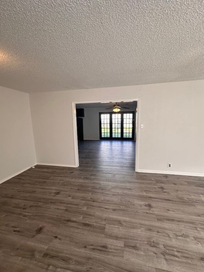 Building Photo - Spacious Baylor University Home