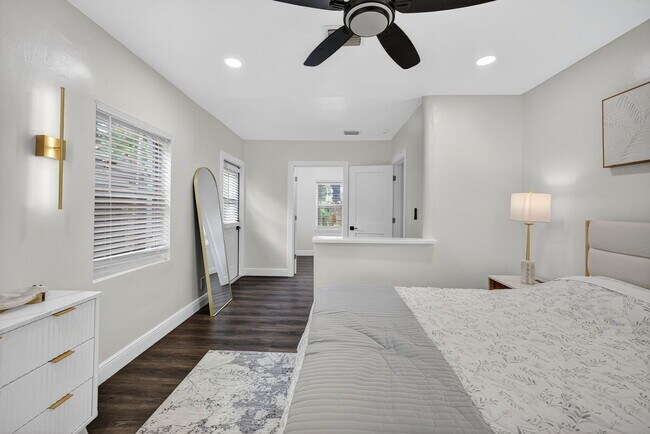 Building Photo - 1317 NE 1st Ave.