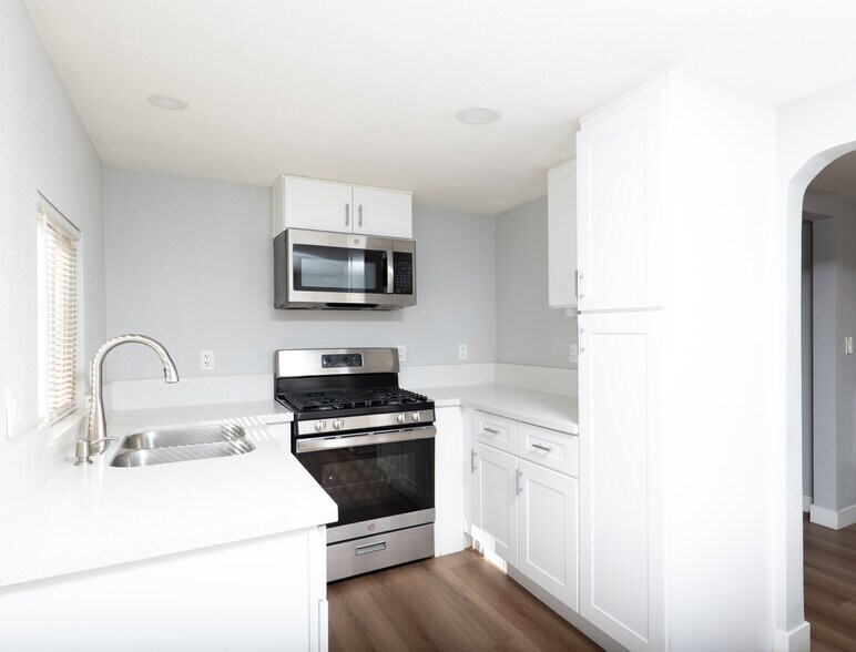 Building Photo - 5286 Odell St