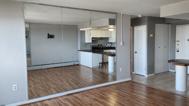 Building Photo - 3817 Ventnor Ave