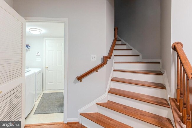 Building Photo - 1552 Oakley Ln