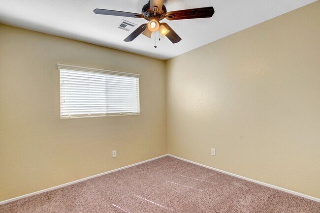 Building Photo - 4 Bedroom with Pool in Centennial Hills