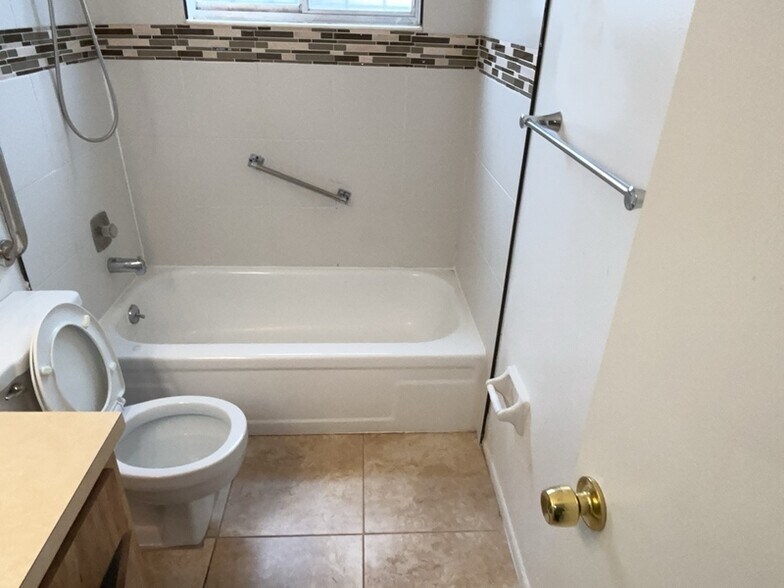 Building Photo - 2468 Atrium Cir