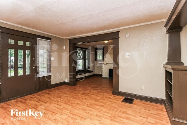 Building Photo - 4204 Agnes Ave