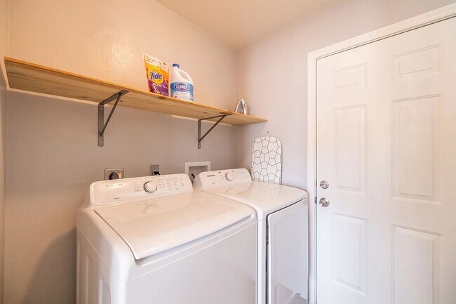 Building Photo - 709 W Vaughn St