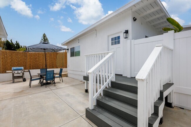 Building Photo - Charming 1BR/1BA Cottage - Private Patio w/ Hot Tub - Walk to the Beach