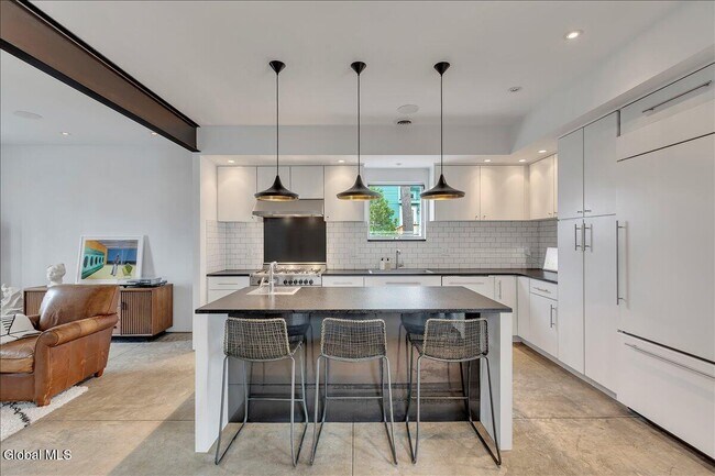 Building Photo - 18 Granite St