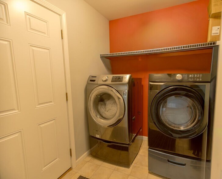 Building Photo - 5104 Opal Dr