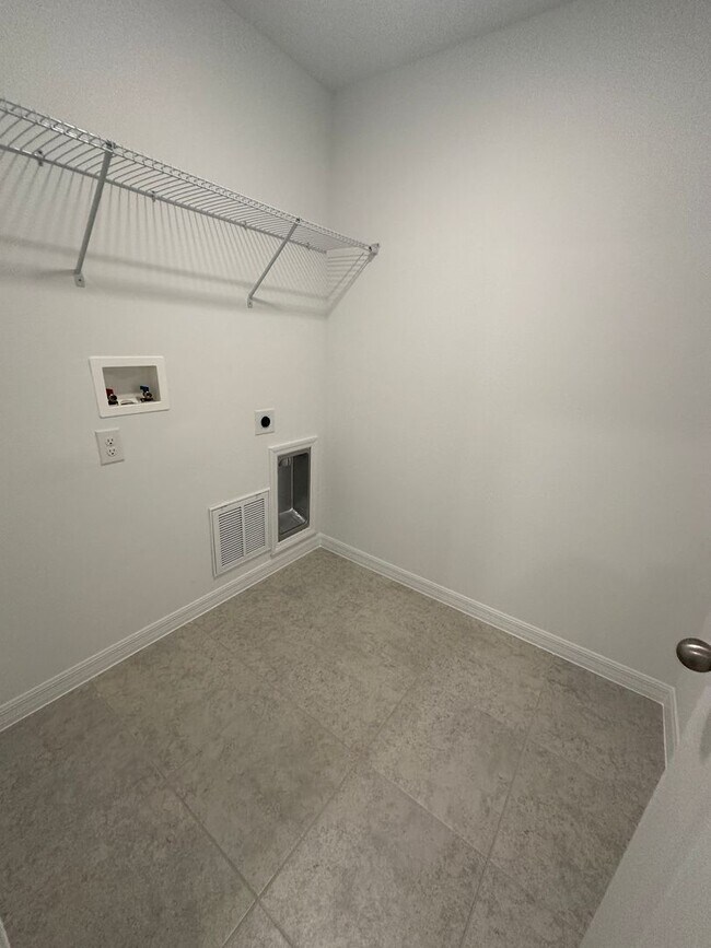 Building Photo - Stunning newly built 3/2.5 Town Home in St...