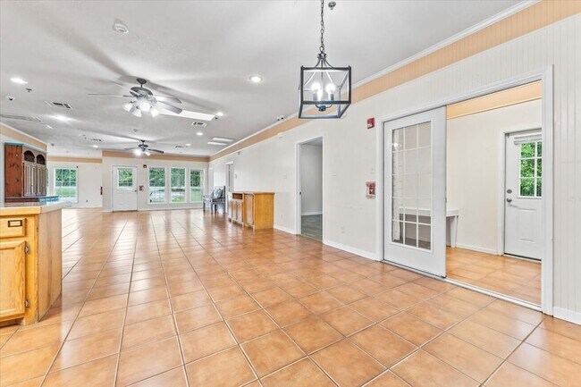 Building Photo - 10 Lowery Ln
