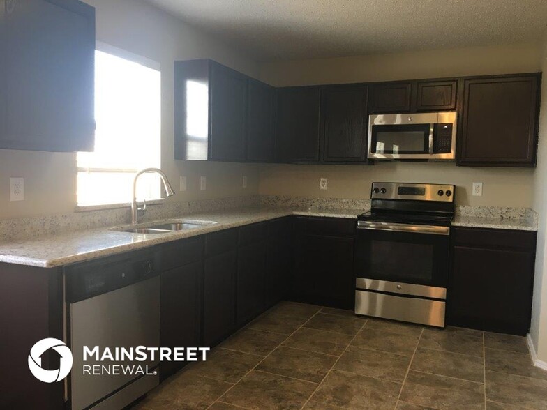 Building Photo - 3563 Saguaro Dr