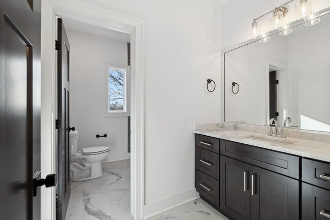 Building Photo - 2109 Chadwell Retreat Dr