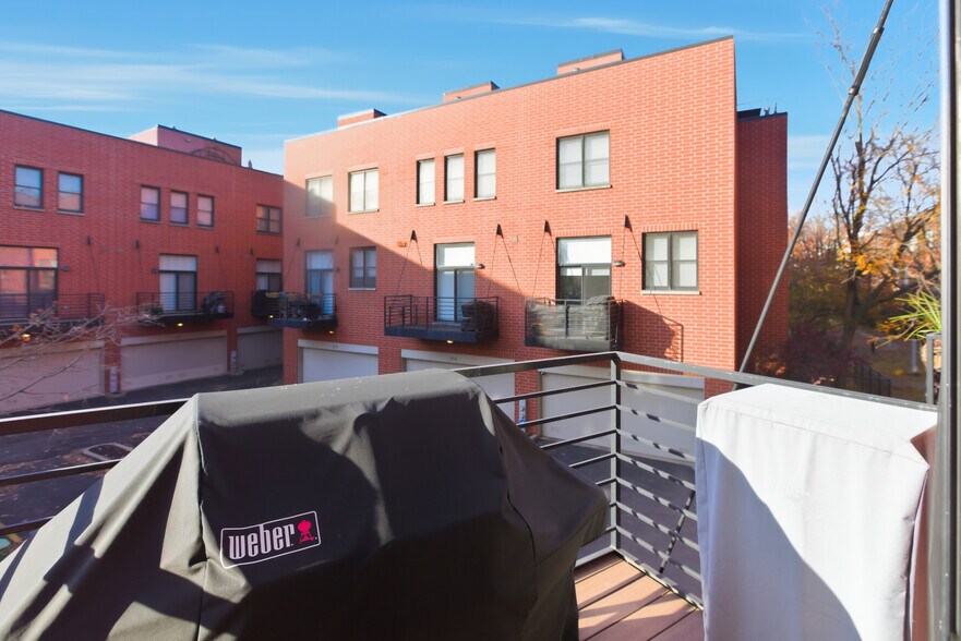 Building Photo - 2854 N River Walk Dr