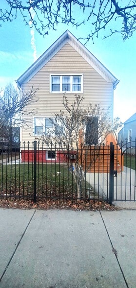 Building Photo - 3658 W Cortland St