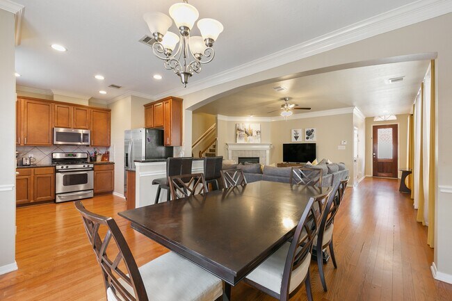 Building Photo - 6222 Skyline Dr