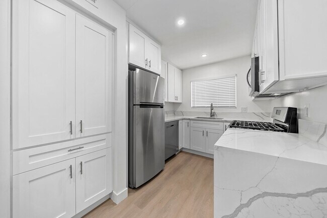 Building Photo - 3204 Collier Ave