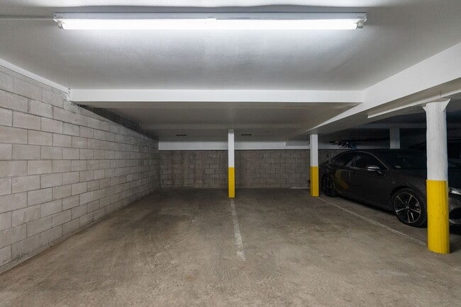 Building Photo - Charming 2 Bedroom 2 Bath In Beautiful Hillcrest