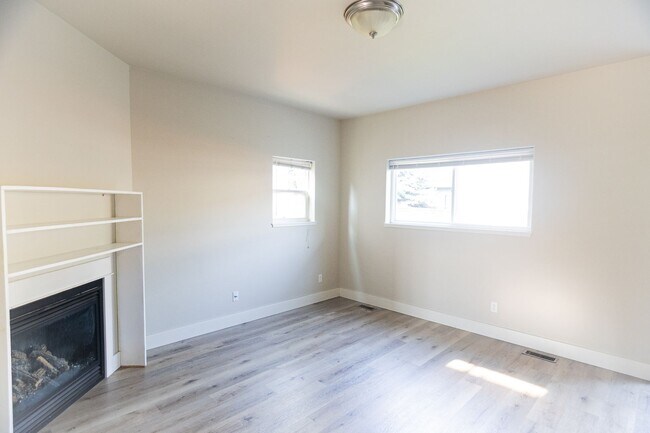 Building Photo - 2233 Buckrake Ave